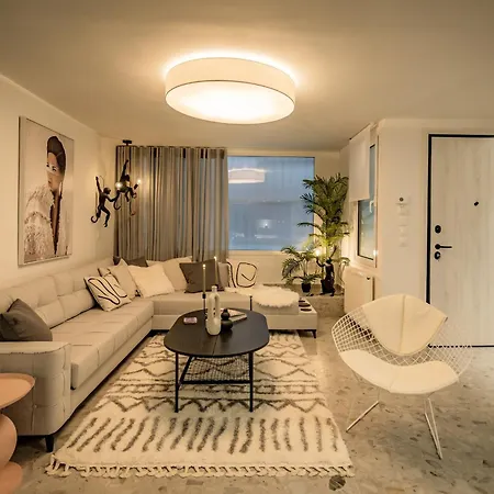 The Glass House Apartment