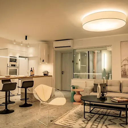 The Glass House Apartment *
