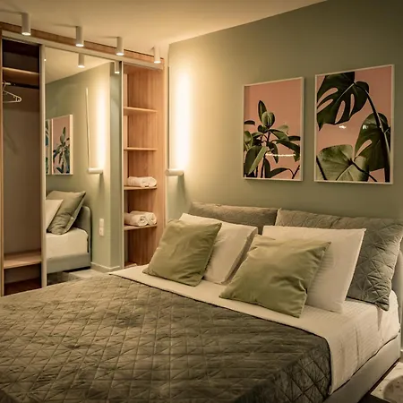 The Glass House Apartment